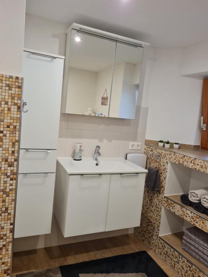 Haus Schneider Apartment คัปเพล-กราเฟินเฮาเซน ภายนอก รูปภาพ